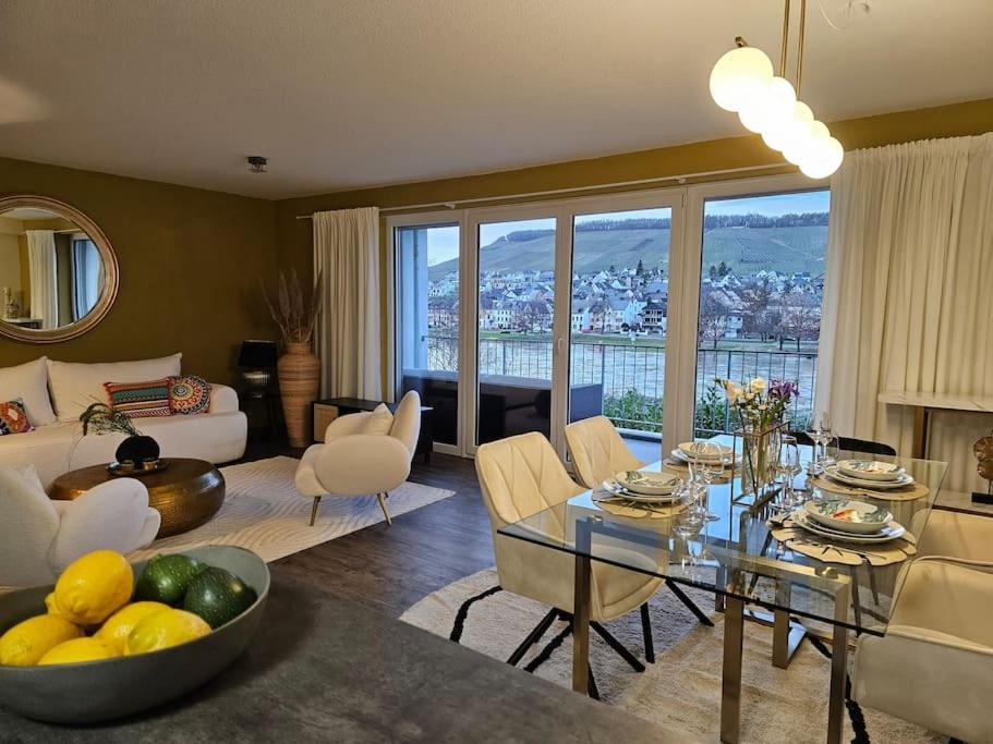 Deluxe 3-Rooms River View, 베른카슈텔쿠에스 외부 사진