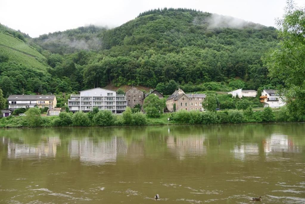 Deluxe 3-Rooms River View, 베른카슈텔쿠에스 외부 사진
