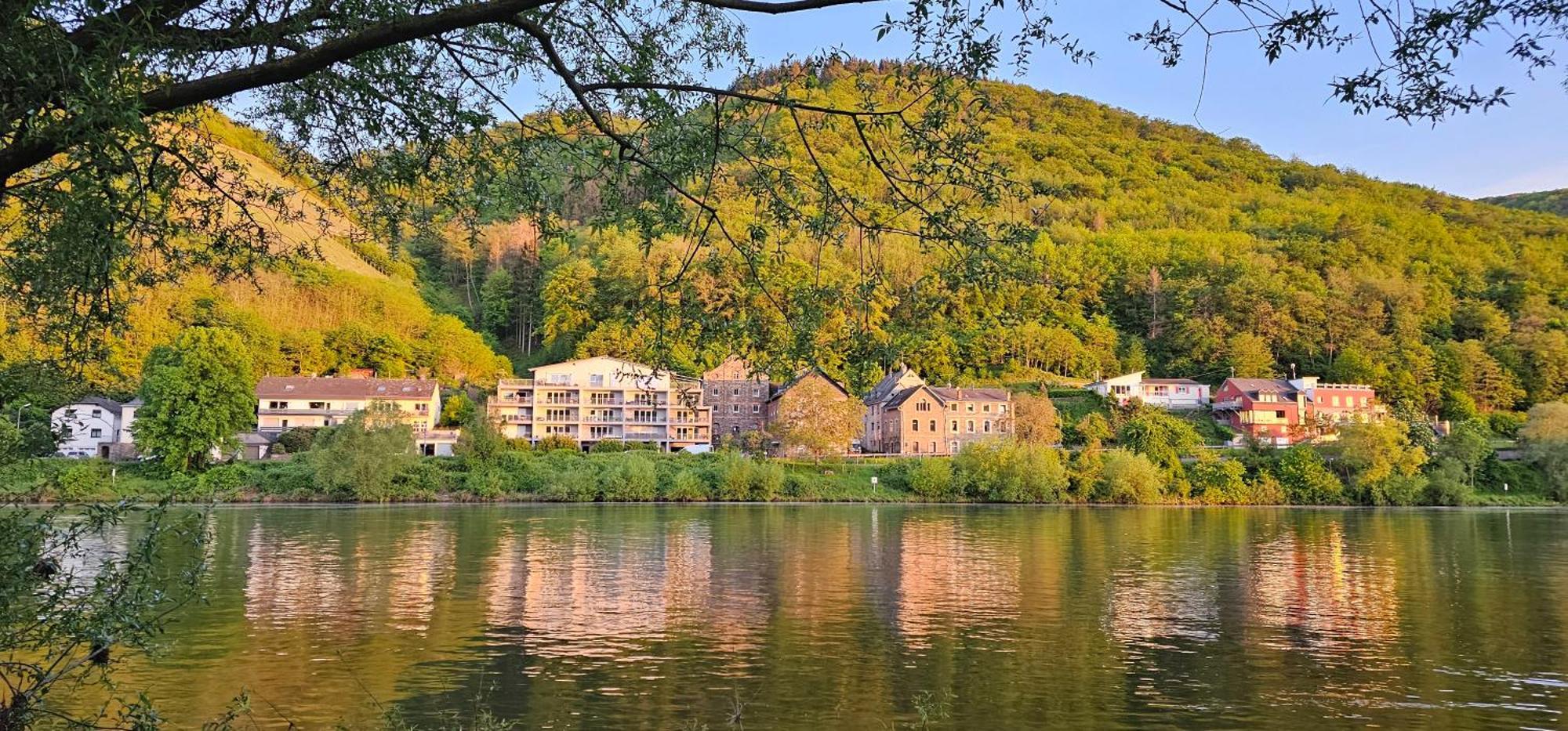Deluxe 3-Rooms River View, 베른카슈텔쿠에스 외부 사진