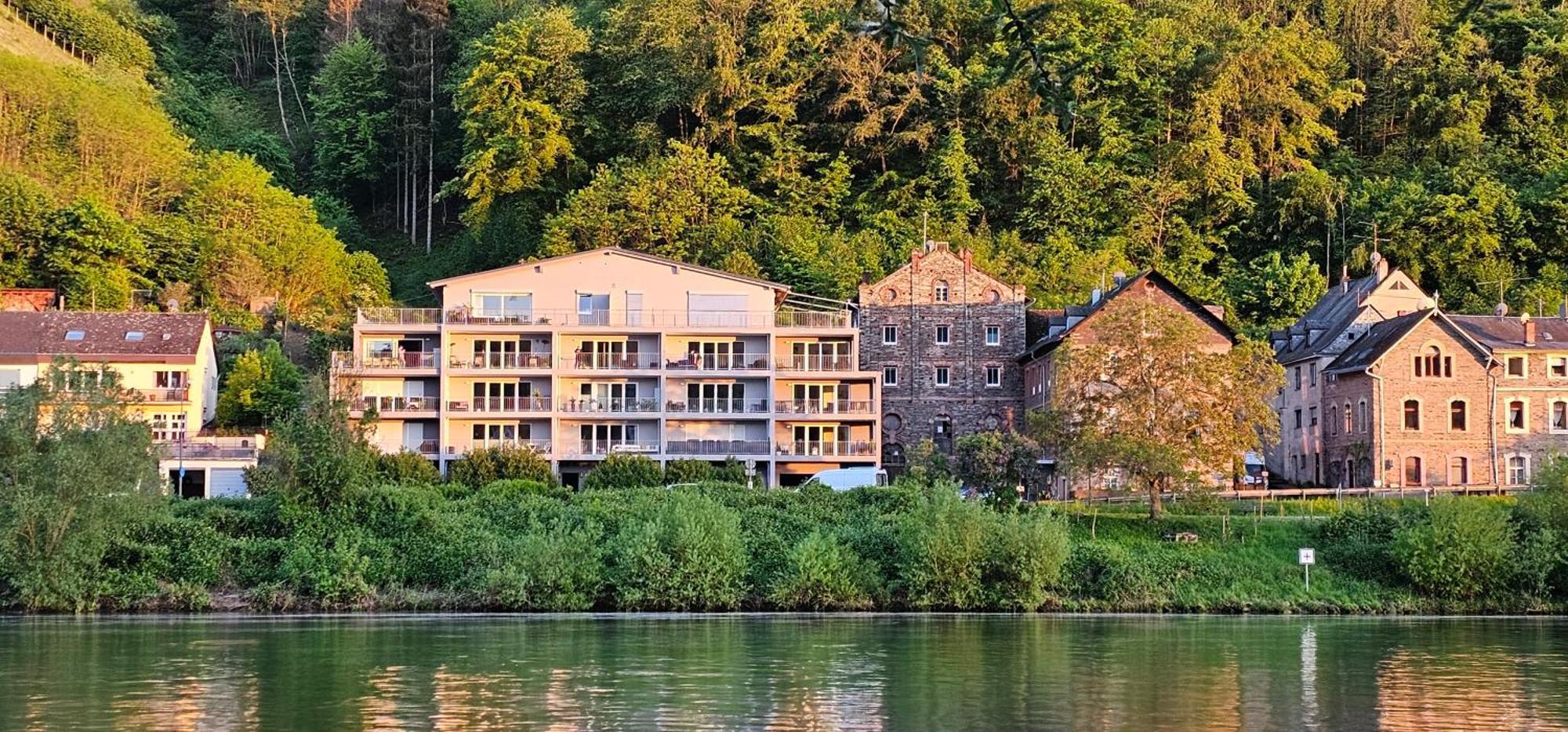 Deluxe 3-Rooms River View, 베른카슈텔쿠에스 외부 사진